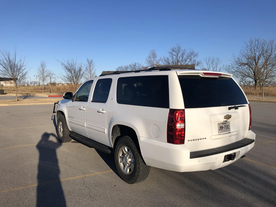 2011 Chevrolet Suburban 10th Gen - Image 13 of 31