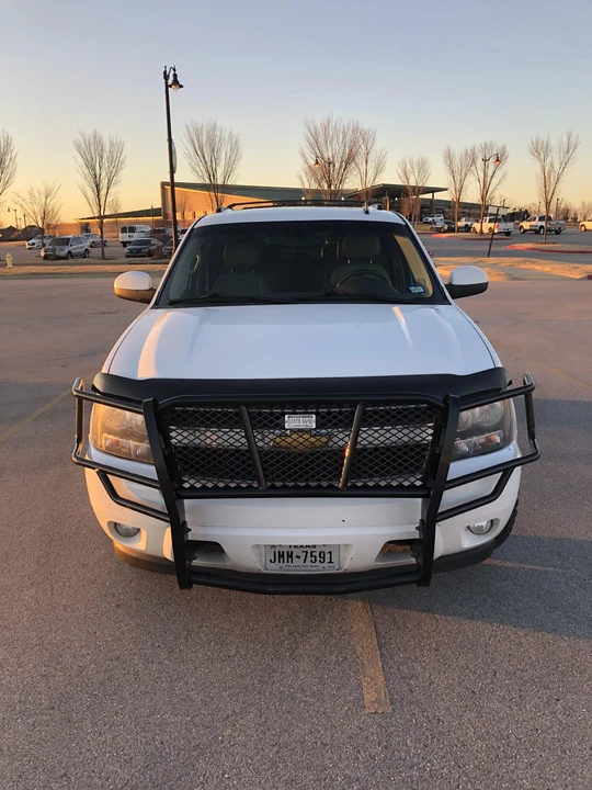 2011 Chevrolet Suburban 10th Gen - Image 2 of 31