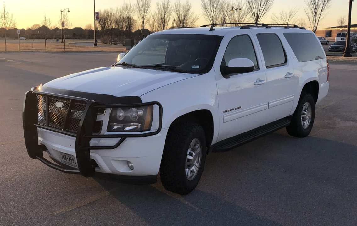 2011 Chevrolet Suburban 10th Gen - Image 3 of 31