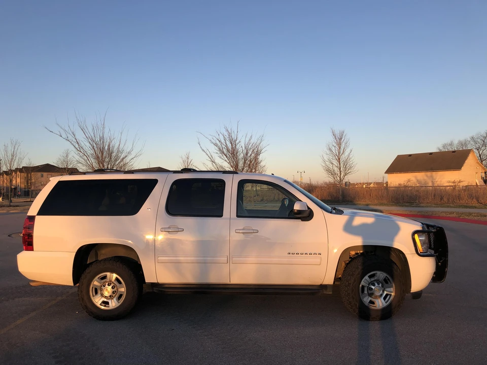 2011 Chevrolet Suburban 10th Gen - Image 21 of 31