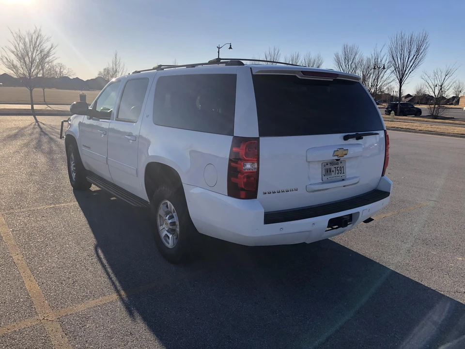2011 Chevrolet Suburban 10th Gen - Image 14 of 31