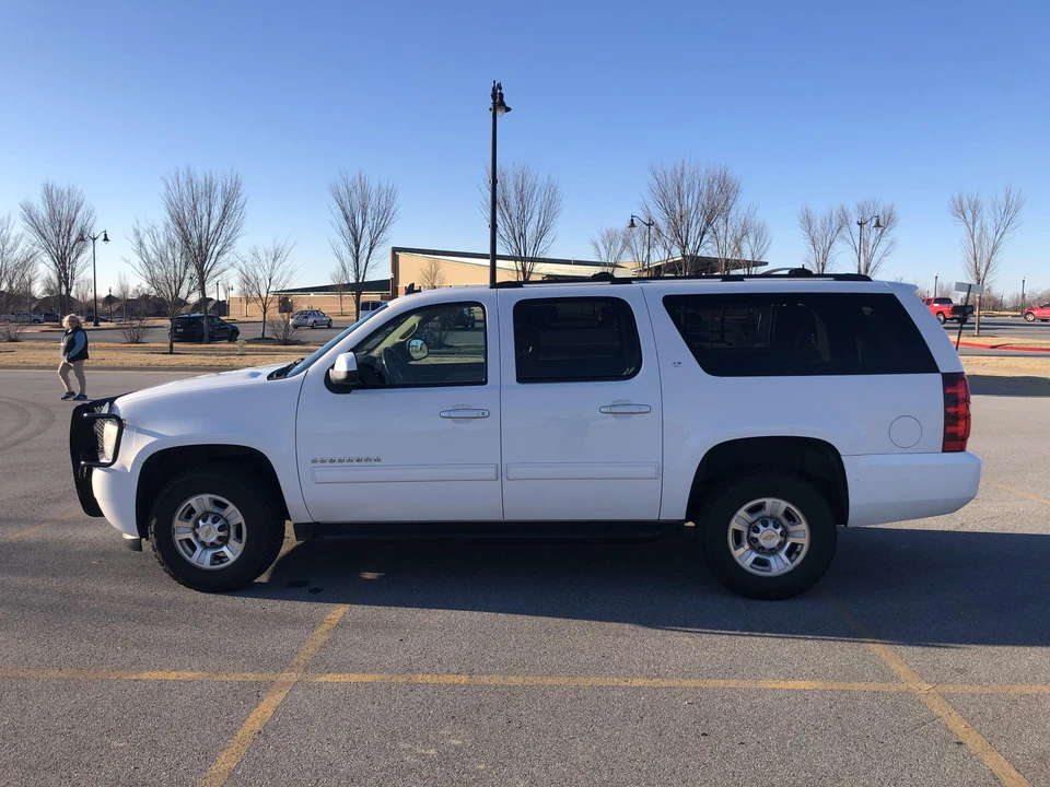 2011 Chevrolet Suburban 10th Gen - Image 12 of 31