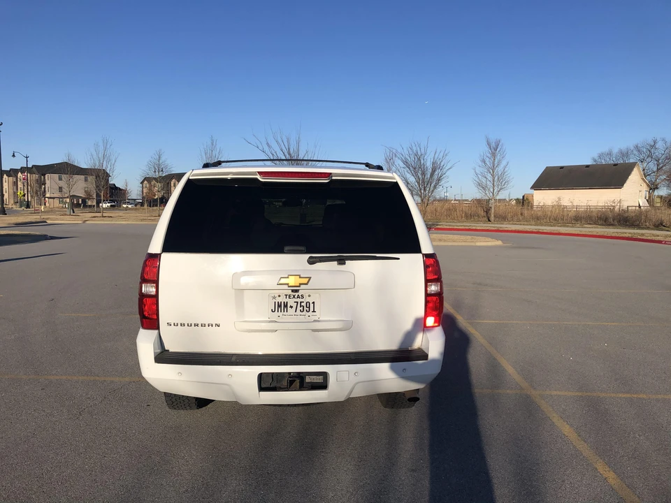 2011 Chevrolet Suburban 10th Gen - Image 16 of 31