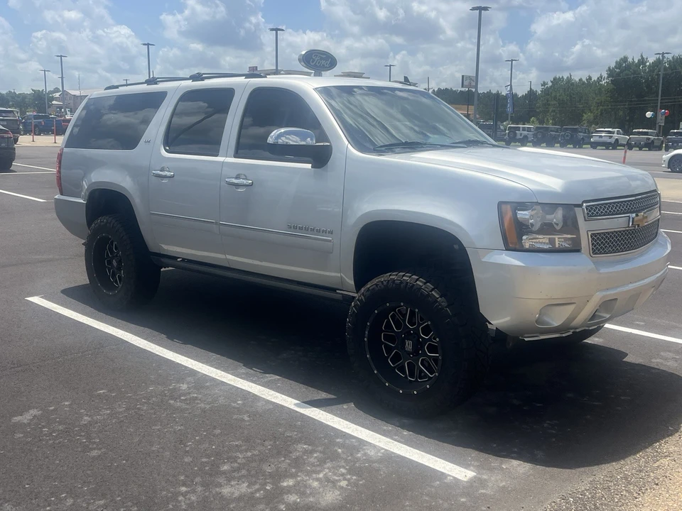 2011 Chevrolet Suburban 11th Gen - Image 16 of 18