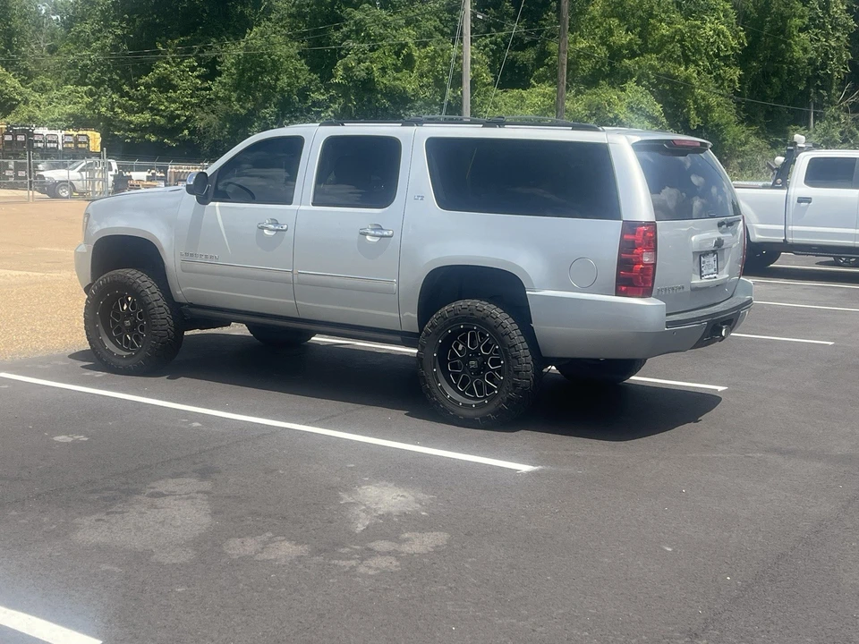 2011 Chevrolet Suburban 11th Gen - Image 15 of 18