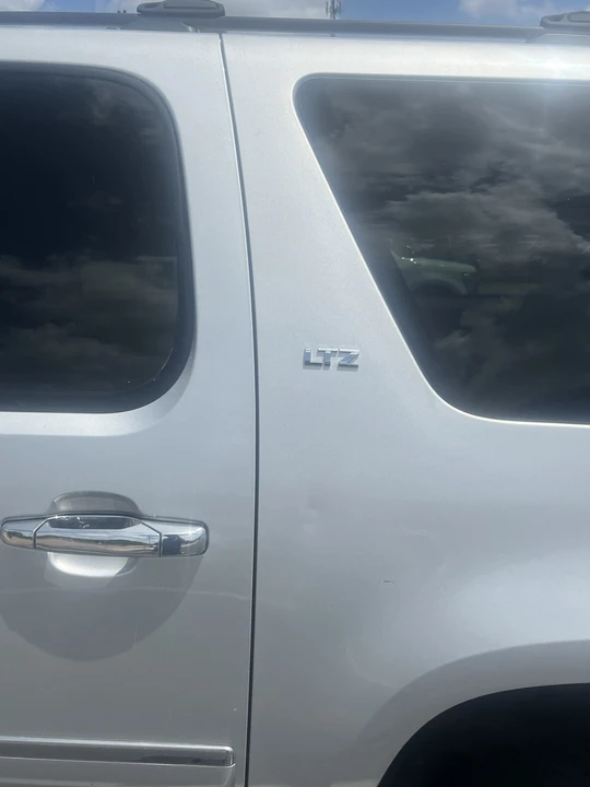 2011 Chevrolet Suburban 11th Gen - Image 18 of 18