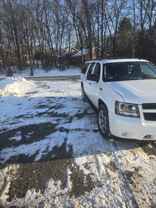 2011 Chevrolet Suburban 11th Gen - Image 2 of 13