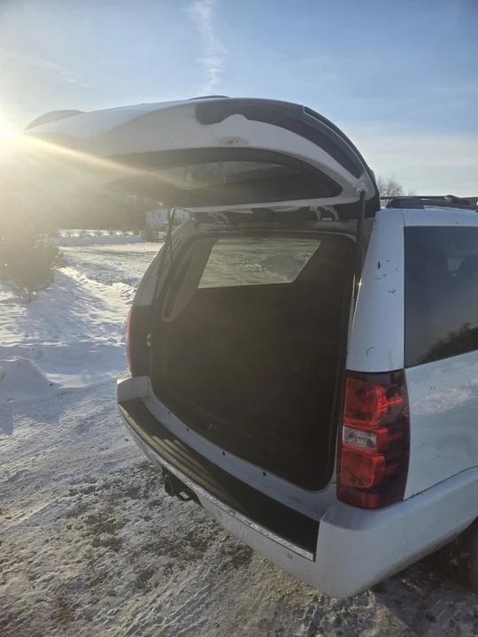 2011 Chevrolet Suburban 11th Gen - Image 3 of 13
