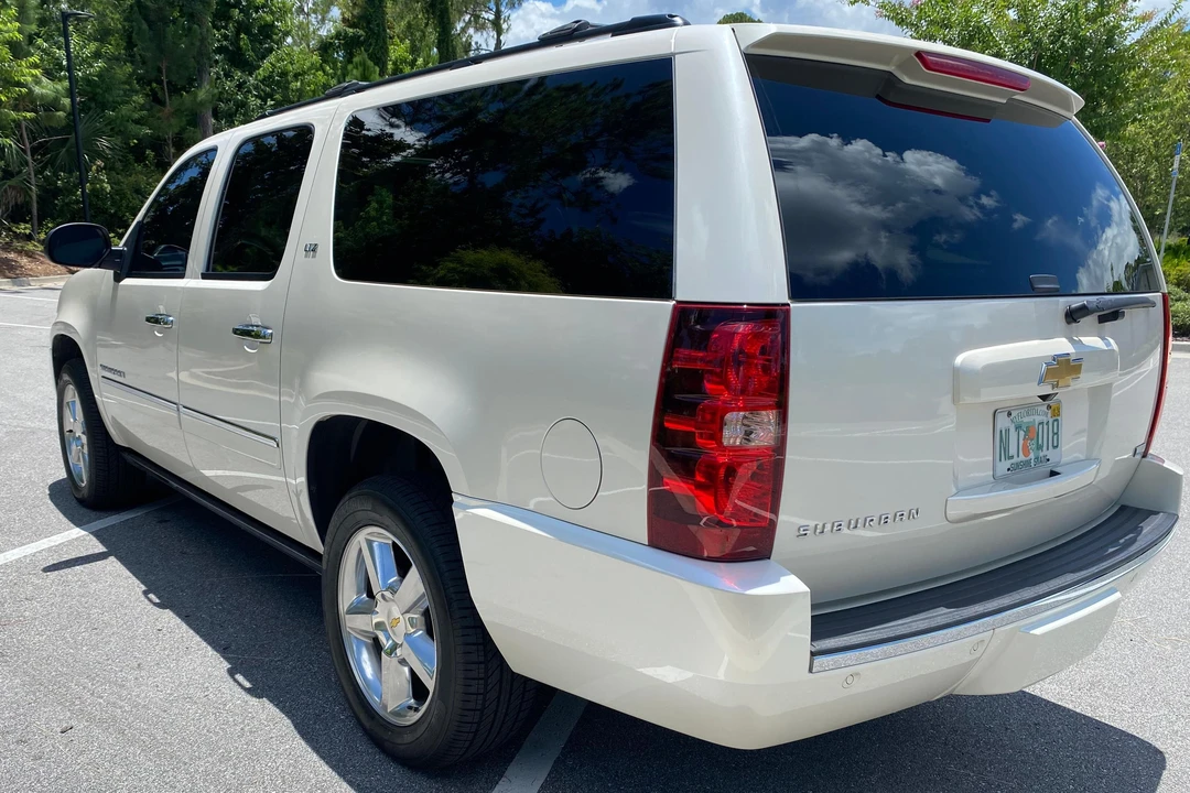 2011 Chevrolet Suburban 10th Gen - Image 4 of 31