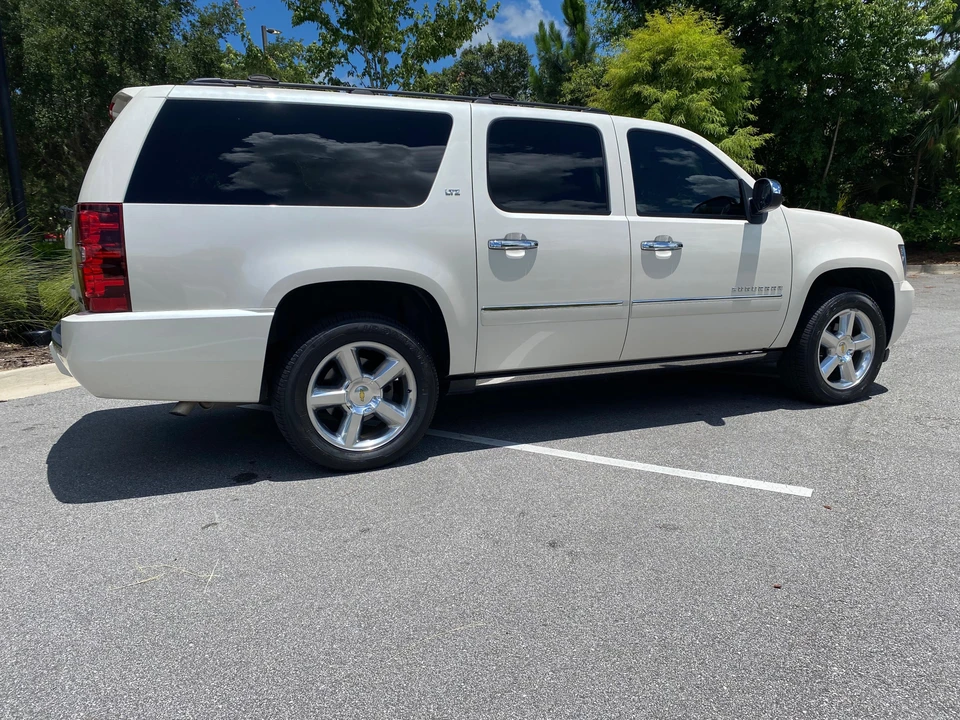 2011 Chevrolet Suburban 10th Gen - Image 11 of 31