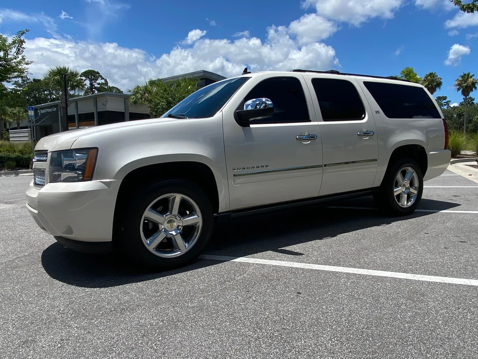 2011 Chevrolet Suburban 10th Gen - Image 7 of 31