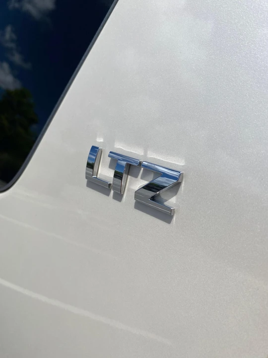 2011 Chevrolet Suburban 10th Gen - Image 26 of 31
