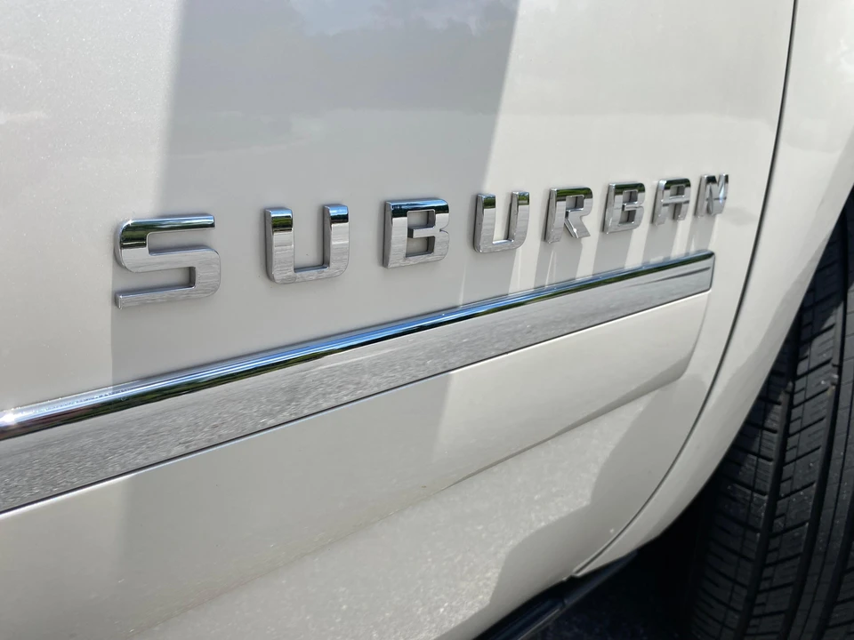 2011 Chevrolet Suburban 10th Gen - Image 25 of 31