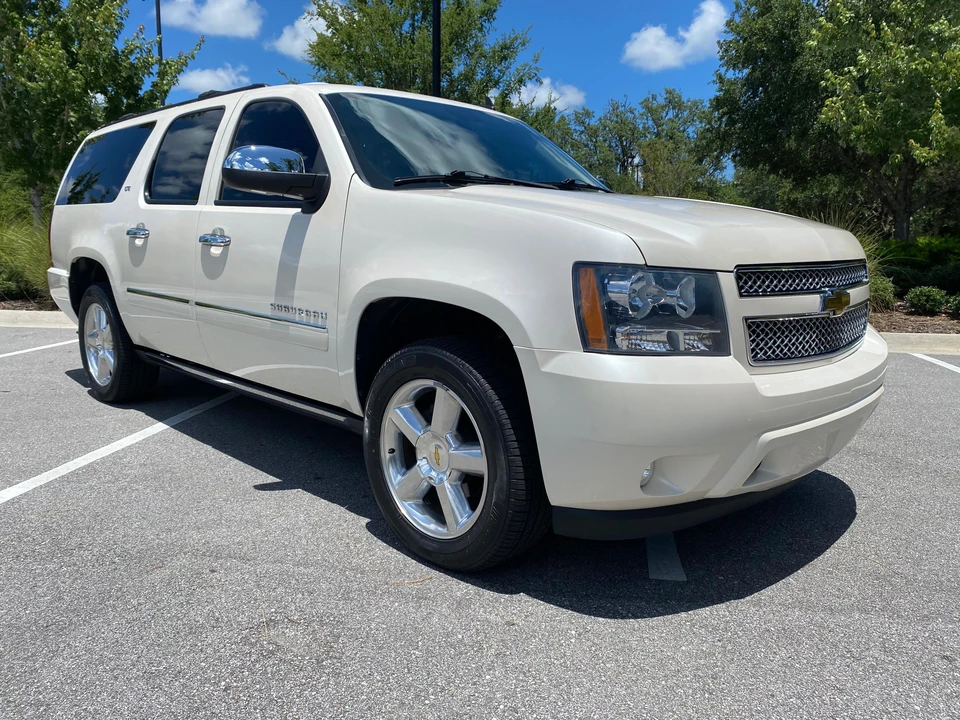 2011 Chevrolet Suburban 10th Gen - Image 12 of 31