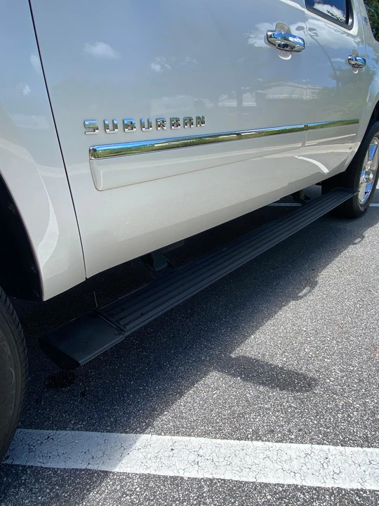 2011 Chevrolet Suburban 10th Gen - Image 19 of 31