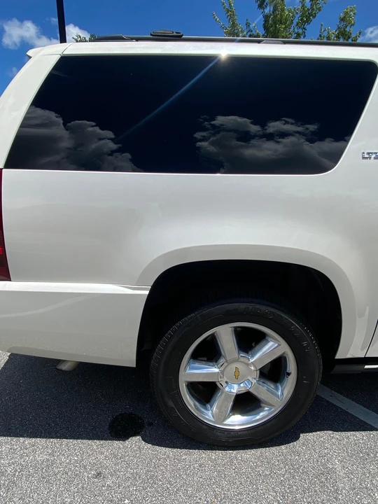 2011 Chevrolet Suburban 10th Gen - Image 27 of 31