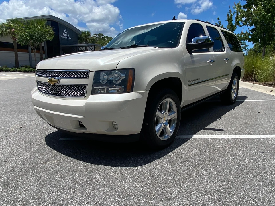 2011 Chevrolet Suburban 10th Gen - Image 6 of 31