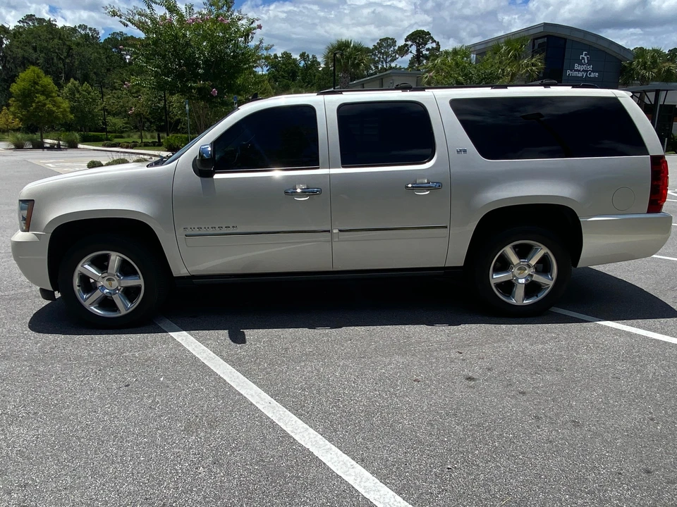 2011 Chevrolet Suburban 10th Gen - Image 8 of 31