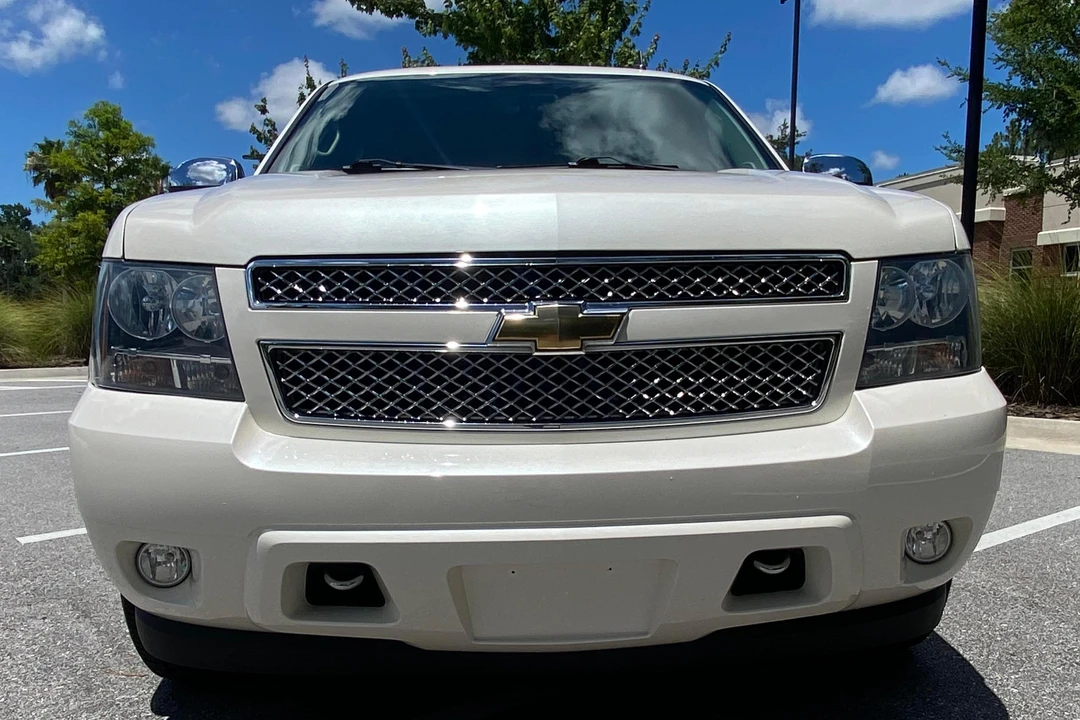 2011 Chevrolet Suburban 10th Gen - Image 2 of 31