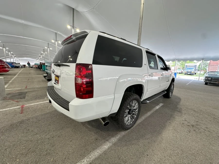 2011 Chevrolet Suburban 10th Gen - Image 2 of 4