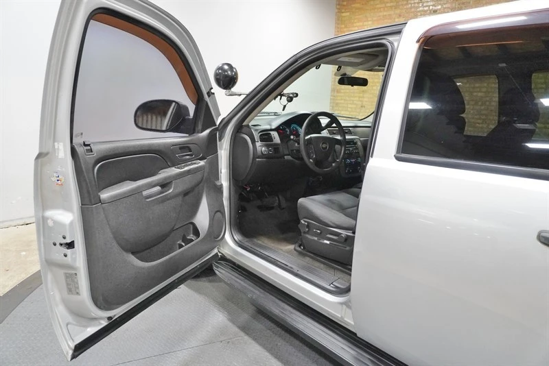 2011 Chevrolet Tahoe 3rd Gen - Image 19 of 21