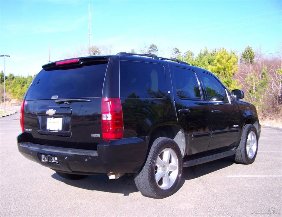 2011 Chevrolet Tahoe 3rd Gen - Image 2 of 12