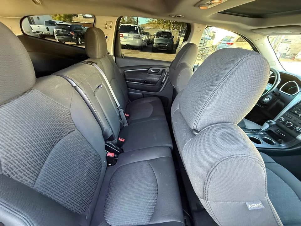 2011 Chevrolet Traverse - Image 8 of 9