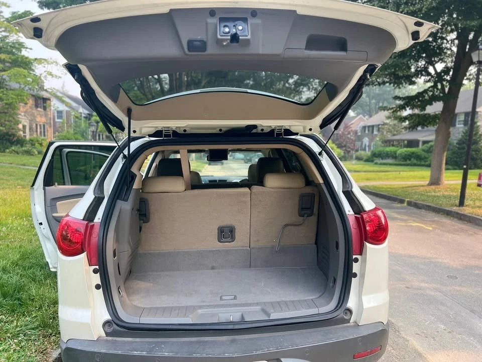 2011 Chevrolet Traverse - Image 2 of 5