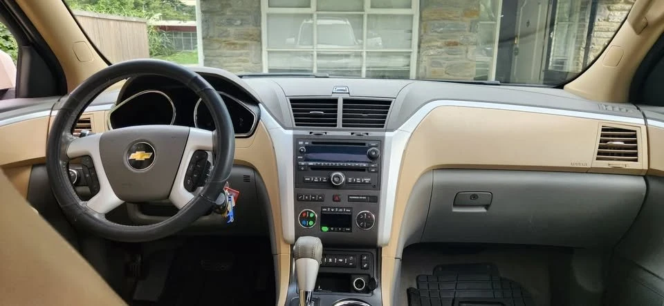 2011 Chevrolet Traverse - Image 5 of 5