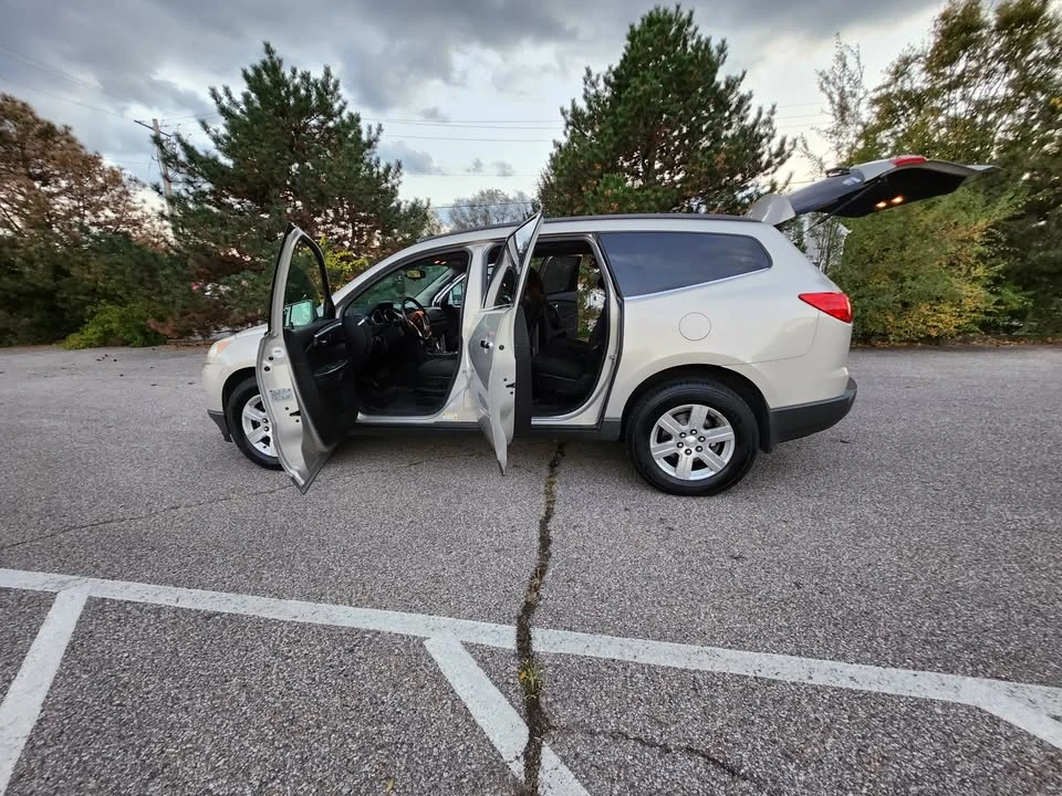 2011 Chevrolet Traverse - Image 19 of 20
