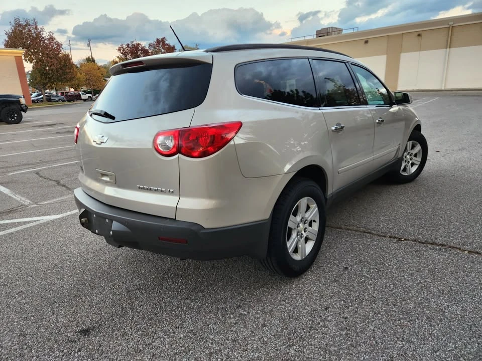 2011 Chevrolet Traverse - Image 2 of 20