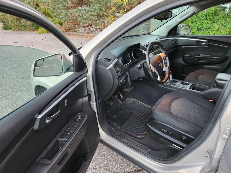 2011 Chevrolet Traverse - Image 7 of 20