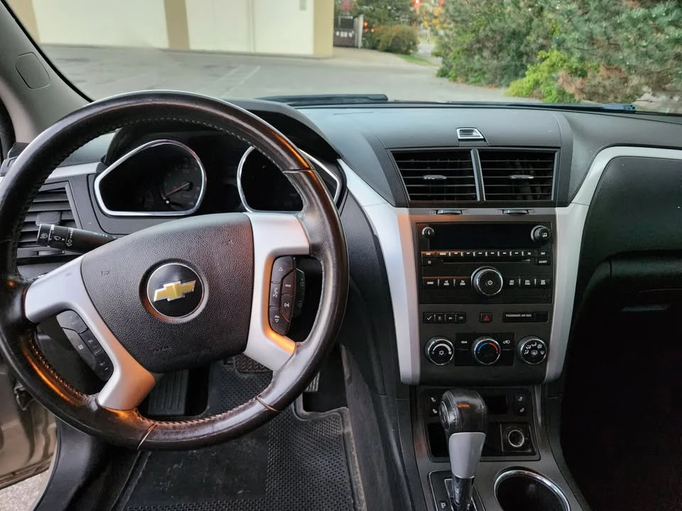 2011 Chevrolet Traverse - Image 11 of 20