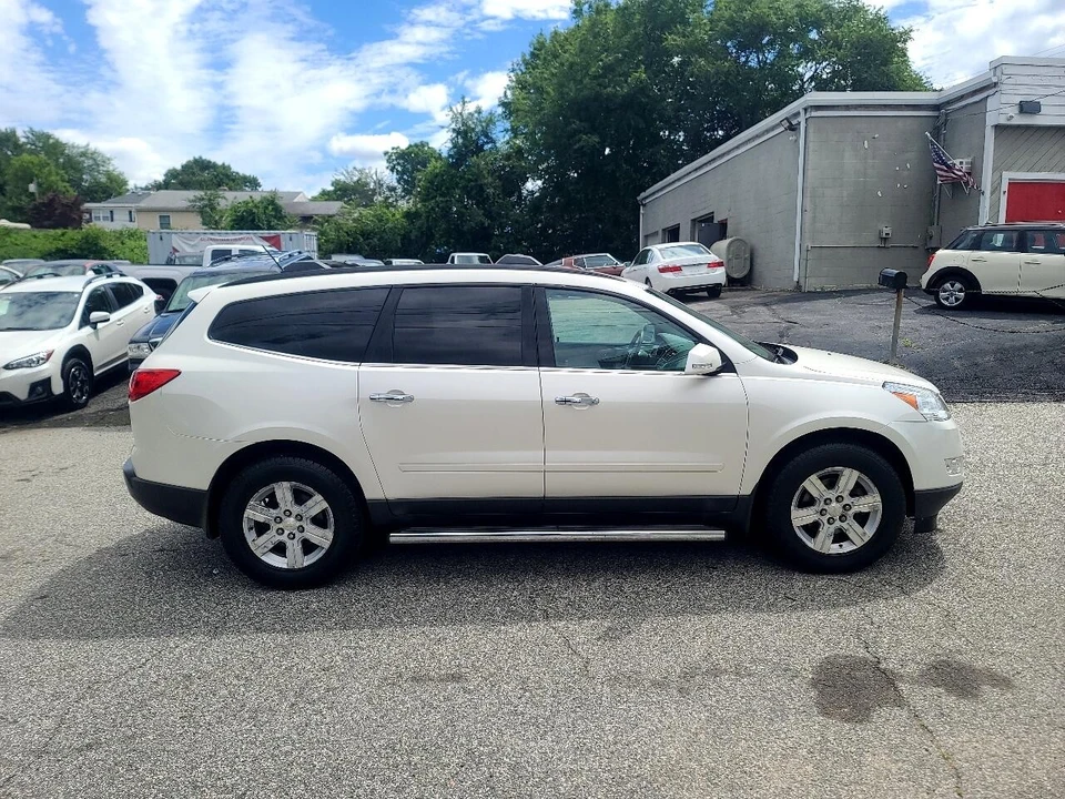2011 Chevrolet Traverse - Image 8 of 21