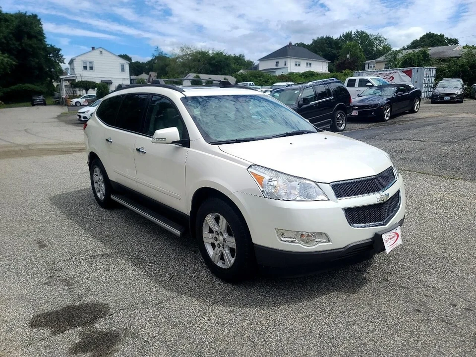 2011 Chevrolet Traverse - Image 9 of 21