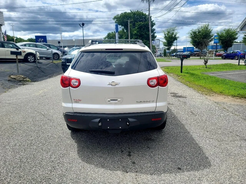 2011 Chevrolet Traverse - Image 6 of 21