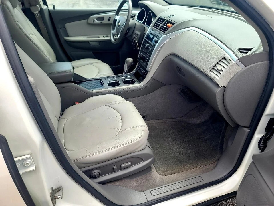 2011 Chevrolet Traverse - Image 15 of 21