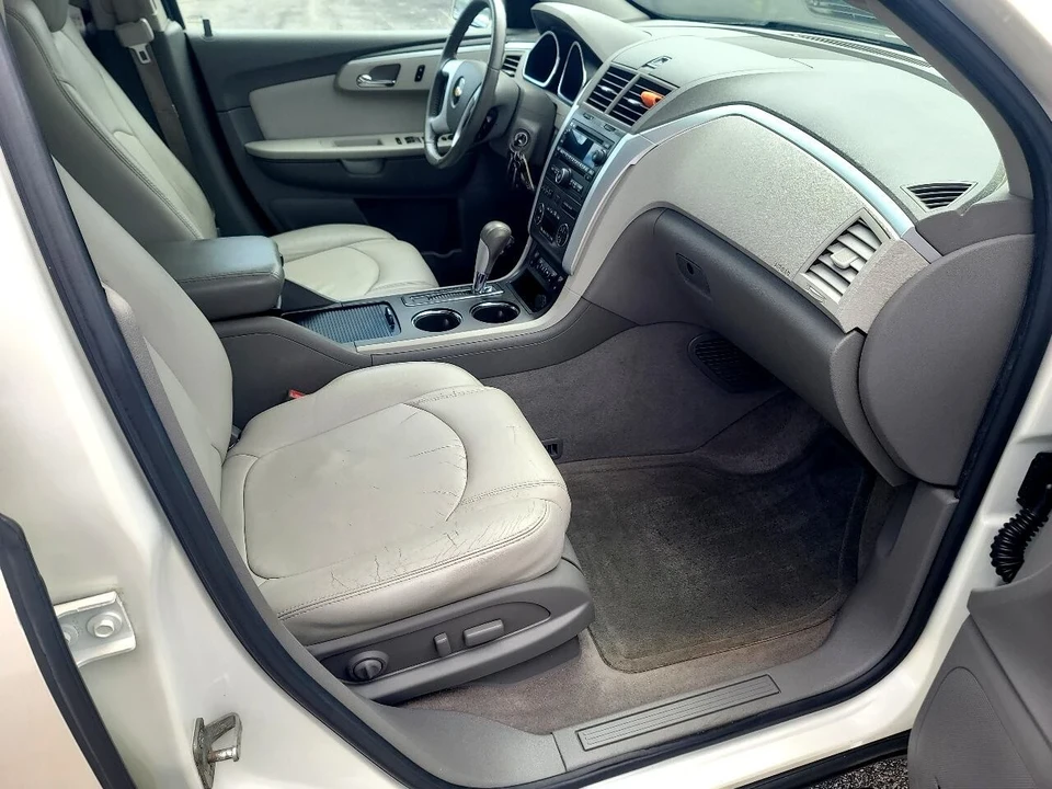 2011 Chevrolet Traverse - Image 15 of 21