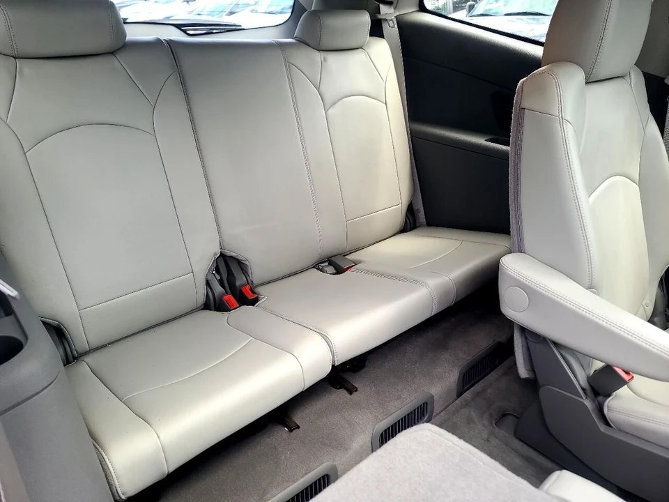 2011 Chevrolet Traverse - Image 13 of 21