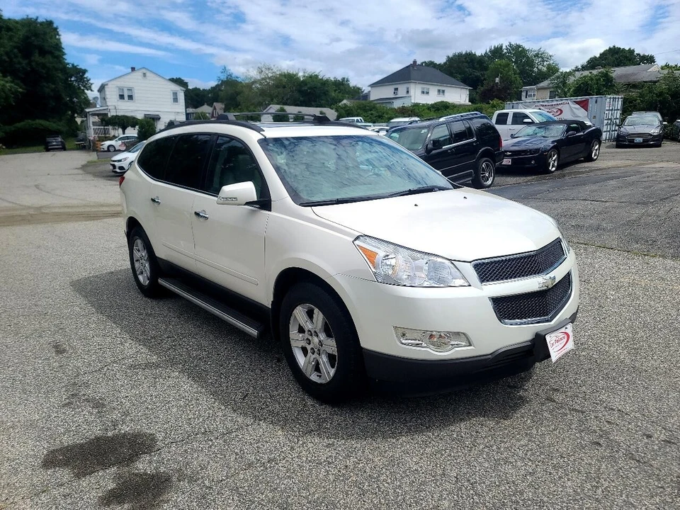 2011 Chevrolet Traverse - Image 9 of 21