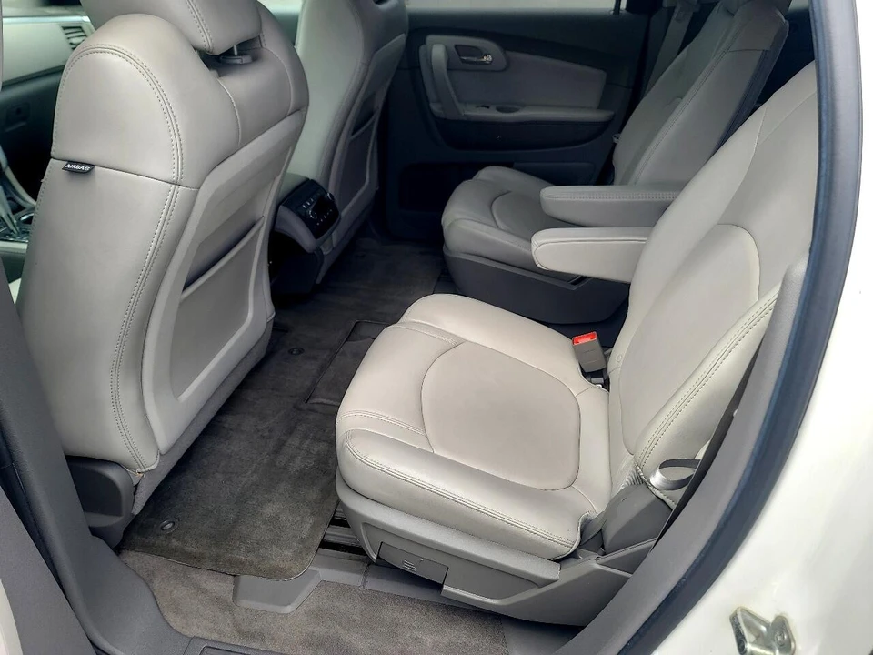 2011 Chevrolet Traverse - Image 11 of 21