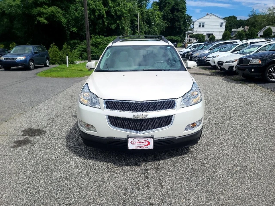 2011 Chevrolet Traverse - Image 2 of 21