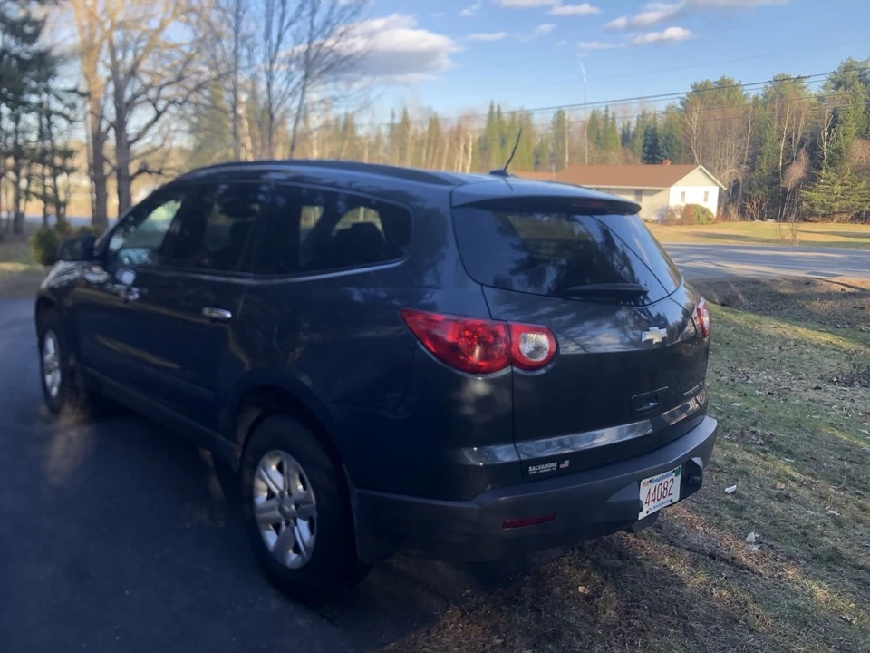 2011 Chevrolet Traverse - Image 3 of 14