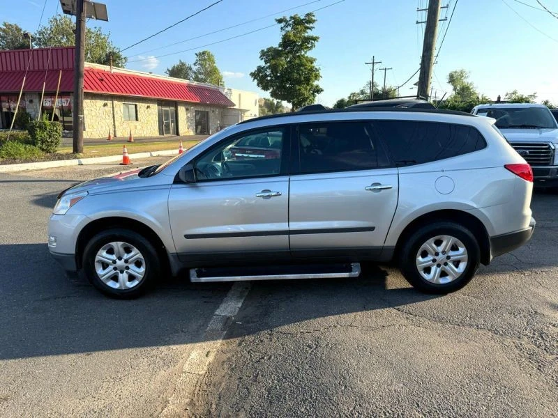 2011 Chevrolet Traverse - Image 5 of 12