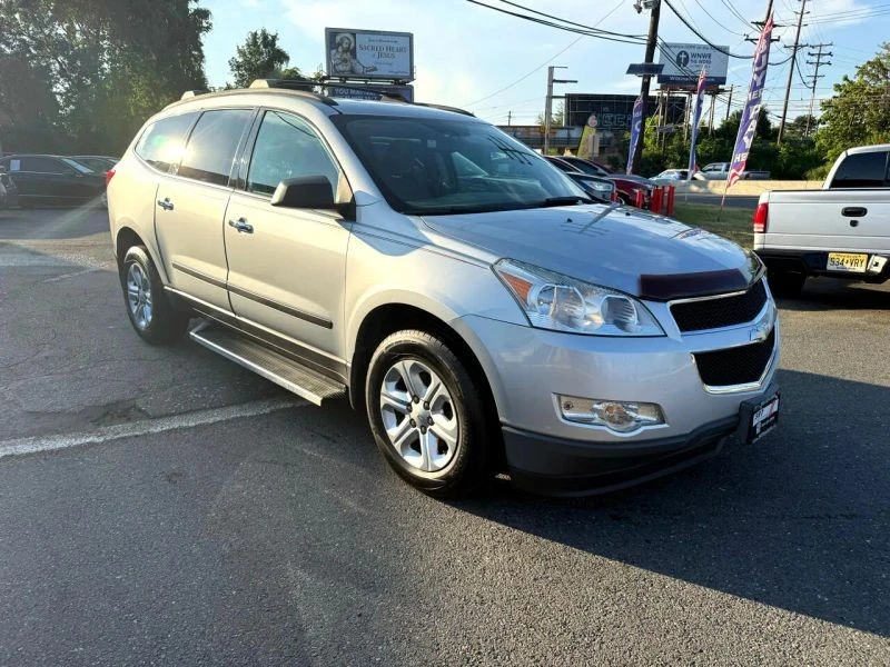2011 Chevrolet Traverse - Image 3 of 12