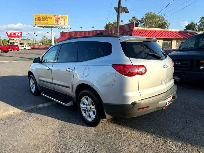 2011 Chevrolet Traverse - Image 6 of 12