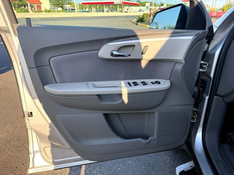 2011 Chevrolet Traverse - Image 11 of 12