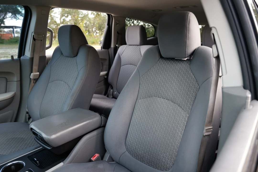 2011 Chevrolet Traverse - Image 6 of 12