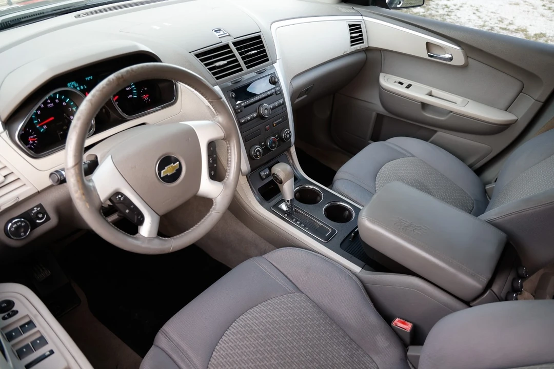 2011 Chevrolet Traverse - Image 4 of 12