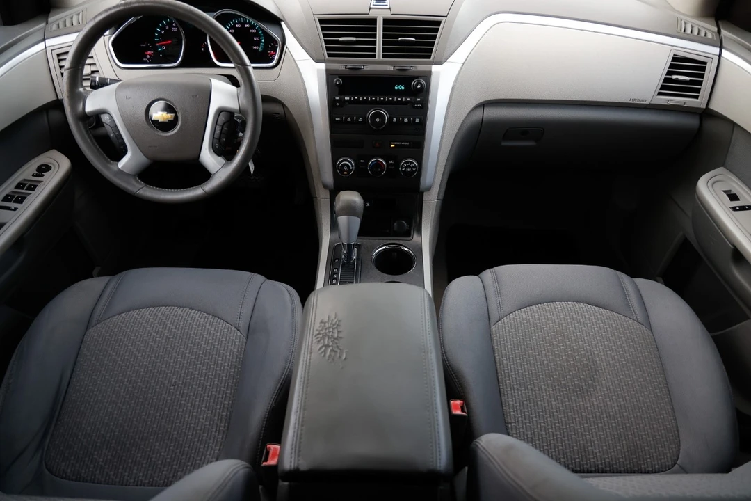 2011 Chevrolet Traverse - Image 2 of 12